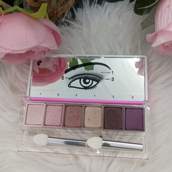 CLINIQUE LIMITED EDITION ALL ABOUT SHADOW PALETTE. - Picture 2 of 4